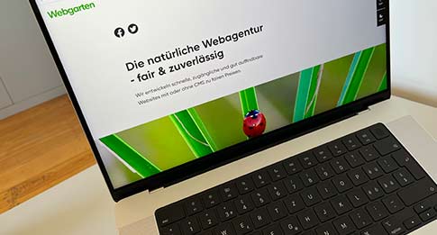 Macbook Pro mit Webagentur Website
